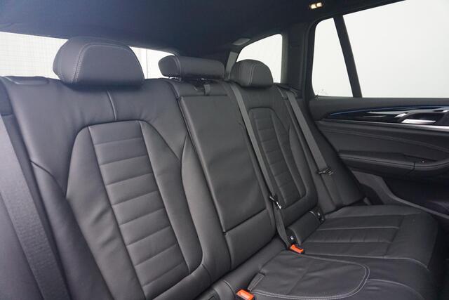 BMW X3 xDrive30e 20'' / Panoramadak / Elektrisch verstelbare stoelen / Trekhaak / HiFi System