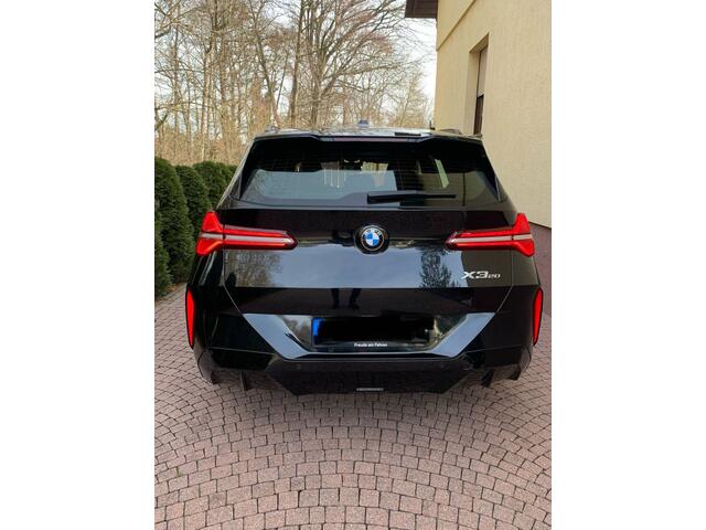BMW X3 20 xDrive M Sport Lederen interieur Trekhaak 20 inch Head-Up Display 360 Graden Camera ACC Stuurwielverwarming BMW Iconic Glow