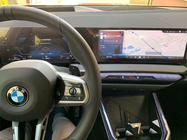 BMW X3 20 xDrive M Sport Lederen interieur Trekhaak 20 inch Head-Up Display 360 Graden Camera ACC Stuurwielverwarming BMW Iconic Glow