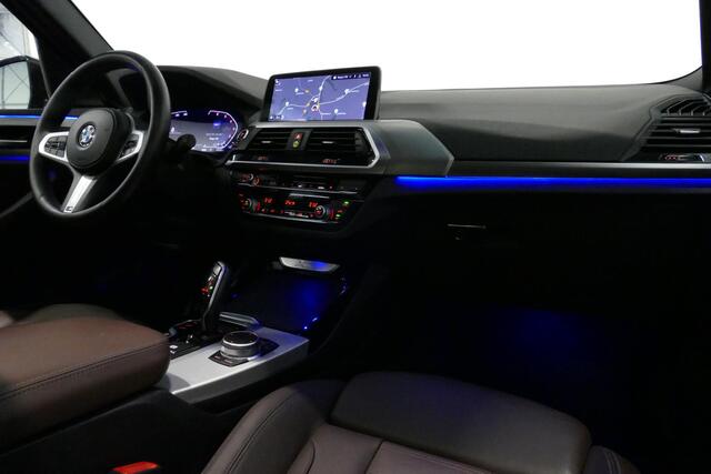 BMW X3 xDrive20i M Sport / Panoramadak / Elektr. verstelbare stoelen (best. memory) / Stoelverwarming / Ambienteverlichting / Apple Carplay - Andriod Auto / Lederen bekleding / M Aerodynamicapakket / Achterbank verwarming / Achteruitrijcamera / Cruise Control / 