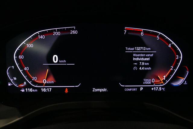 BMW X3 xDrive20i M Sport / Panoramadak / Elektr. verstelbare stoelen (best. memory) / Stoelverwarming / Ambienteverlichting / Apple Carplay - Andriod Auto / Lederen bekleding / M Aerodynamicapakket / Achterbank verwarming / Achteruitrijcamera / Cruise Control / 