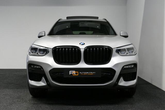 BMW X3 xDrive20i M Sport / Panoramadak / Elektr. verstelbare stoelen (best. memory) / Stoelverwarming / Ambienteverlichting / Apple Carplay - Andriod Auto / Lederen bekleding / M Aerodynamicapakket / Achterbank verwarming / Achteruitrijcamera / Cruise Control / 