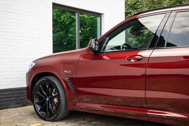 BMW X3 xDrive30e M-Sport INDIVIDUAL Carbon Tartufo Pano