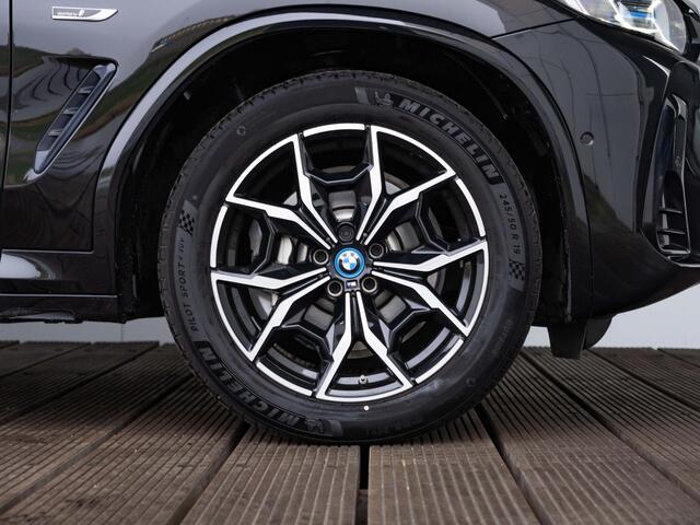 BMW X3 xDrive30e | High Executive | M Sportpakket | Glazen panoramadak | Stuurverwarming | HiFi | BMW Laserlight | Easter
