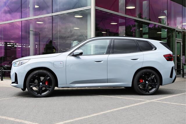 BMW X3 xDrive30e M Sport Automaat / Panoramadak / Trekhaak / Sportstoelen / Adaptieve LED / Parking Assistant Plus / Stoelventilatie / Comfort Access