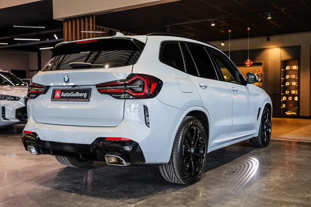 BMW X3 xDrive30e High Exe M-Sport Brooklyn Grau, M-Sportstoelen Leder met Memory/ Verwarming/ Lendeverst. Pano, Black Optic, ACC, Head-Up,Harman-Kardon, DAB, BMW Live Dash, Keyless, Driving Ass, Camera, Rollo's, Parkeer Ass/ Opberg/ Spiegel Pakket, 20'