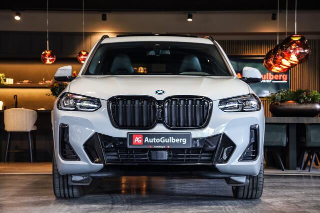 BMW X3 xDrive30e High Exe M-Sport Brooklyn Grau, M-Sportstoelen Leder met Memory/ Verwarming/ Lendeverst. Pano, Black Optic, ACC, Head-Up,Harman-Kardon, DAB, BMW Live Dash, Keyless, Driving Ass, Camera, Rollo's, Parkeer Ass/ Opberg/ Spiegel Pakket, 20'