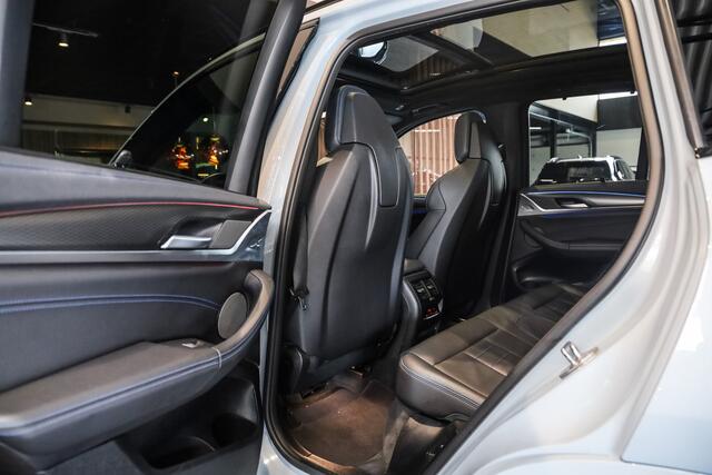 BMW X3 xDrive30e High Exe M-Sport Brooklyn Grau, M-Sportstoelen Leder met Memory/ Verwarming/ Lendeverst. Pano, Black Optic, ACC, Head-Up,Harman-Kardon, DAB, BMW Live Dash, Keyless, Driving Ass, Camera, Rollo's, Parkeer Ass/ Opberg/ Spiegel Pakket, 20'