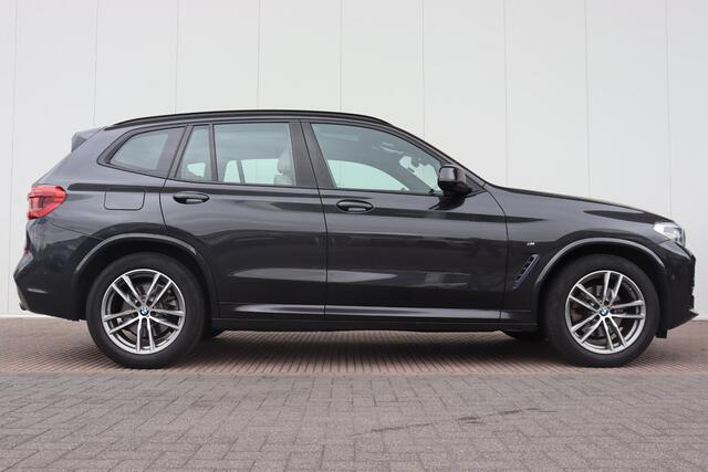 BMW X3 xDrive20i High Executive M-Sportpakket / Panoramadak / HIFI / Achteruitrijcamera / 19 '' /