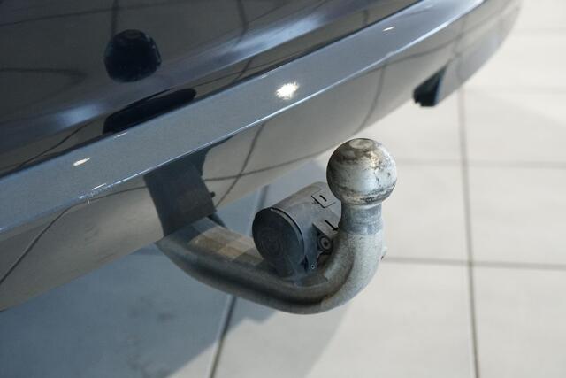 BMW X3 sDrive20i Centennial High Executive M SPORT / TREKHAAK ELEKTRISCH / INDIVIDUAL / CAMERA