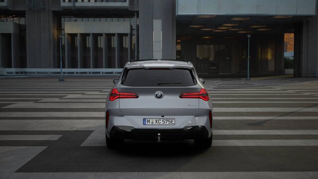 BMW X3 30e xDrive M Sport Automaat / Panoramadak / Trekhaak / Sportstoelen / Adaptieve LED / Parking Assistant Plus / Stoelventilatie / Comfort Access