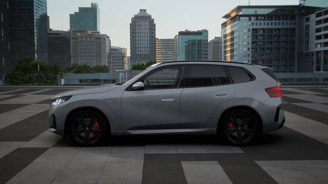 BMW X3 30e xDrive M Sport Automaat / Panoramadak / Trekhaak / Sportstoelen / Adaptieve LED / Parking Assistant Plus / Stoelventilatie / Comfort Access