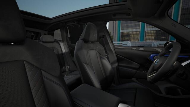 BMW X3 30e xDrive M Sport Automaat / Panoramadak / Trekhaak / Sportstoelen / Adaptieve LED / Parking Assistant Plus / Stoelventilatie / Comfort Access