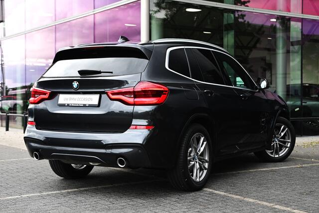 BMW X3 xDrive20i High Executive M Sport Automaat / Trekhaak / Sportstoelen / Parking Assistant Plus / LED / M Sportonderstel / Stoelverwarming