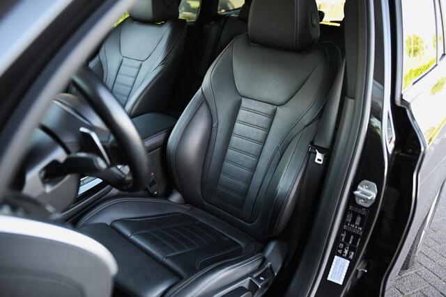 BMW X3 xDrive20i High Executive M Sport Automaat / Trekhaak / Sportstoelen / Parking Assistant Plus / LED / M Sportonderstel / Stoelverwarming