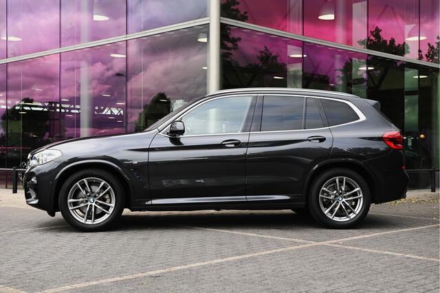 BMW X3 xDrive20i High Executive M Sport Automaat / Trekhaak / Sportstoelen / Parking Assistant Plus / LED / M Sportonderstel / Stoelverwarming