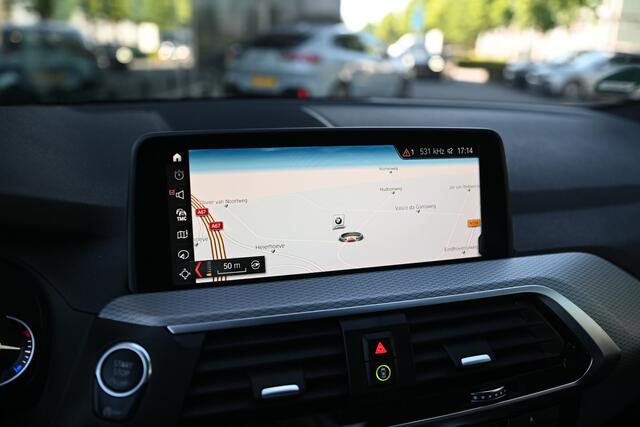 BMW X3 xDrive20i High Executive M Sport Automaat / Trekhaak / Sportstoelen / Parking Assistant Plus / LED / M Sportonderstel / Stoelverwarming