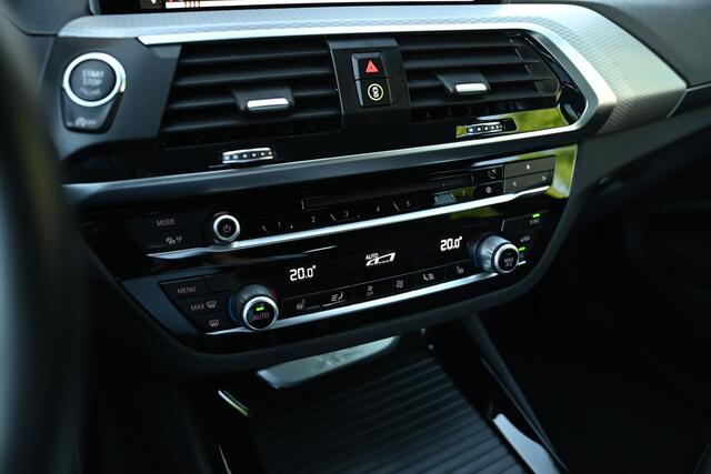 BMW X3 xDrive20i High Executive M Sport Automaat / Trekhaak / Sportstoelen / Parking Assistant Plus / LED / M Sportonderstel / Stoelverwarming