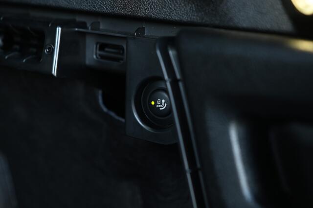 BMW X3 xDrive20i High Executive M Sport Automaat / Trekhaak / Sportstoelen / Parking Assistant Plus / LED / M Sportonderstel / Stoelverwarming