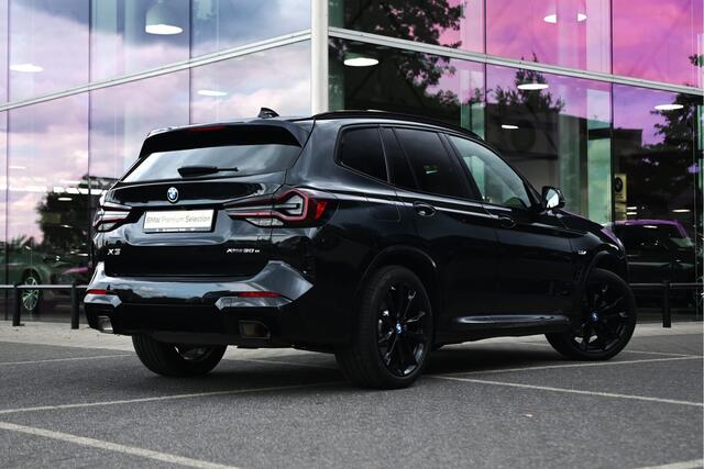 BMW X3 xDrive30e High Executive M Sport Automaat / Panoramadak / Achteruitrijcamera / Sportstoelen / Adaptief onderstel / Stoelverwarming / Adaptieve LED / Parking Assistant / Live Cockpit Professional