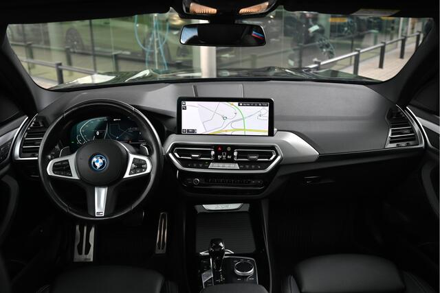 BMW X3 xDrive30e High Executive M Sport Automaat / Panoramadak / Achteruitrijcamera / Sportstoelen / Adaptief onderstel / Stoelverwarming / Adaptieve LED / Parking Assistant / Live Cockpit Professional