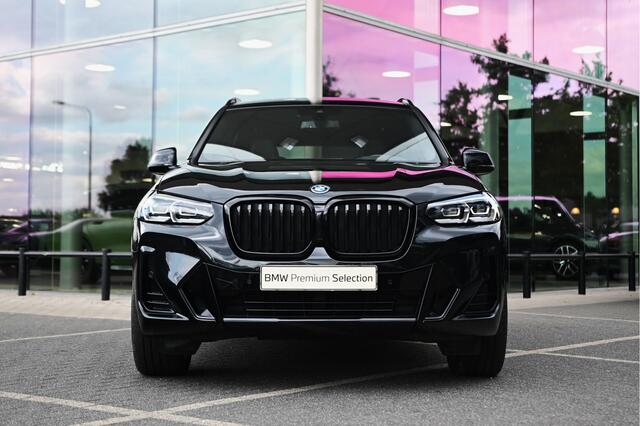 BMW X3 xDrive30e High Executive M Sport Automaat / Panoramadak / Achteruitrijcamera / Sportstoelen / Adaptief onderstel / Stoelverwarming / Adaptieve LED / Parking Assistant / Live Cockpit Professional