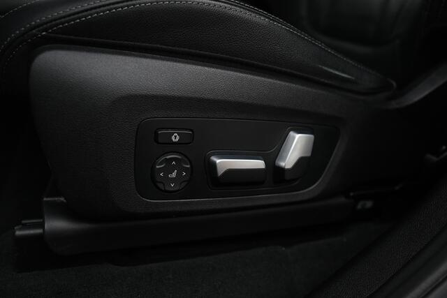 BMW X3 xDrive30e High Executive M Sport Automaat / Panoramadak / Achteruitrijcamera / Sportstoelen / Adaptief onderstel / Stoelverwarming / Adaptieve LED / Parking Assistant / Live Cockpit Professional