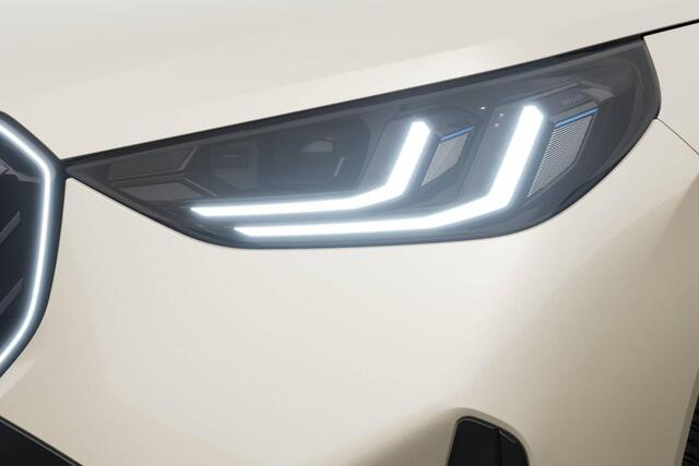 BMW X3 30e xDrive | Trekhaak met elektrisch wegklapbare kogel | Glazen panoramadak