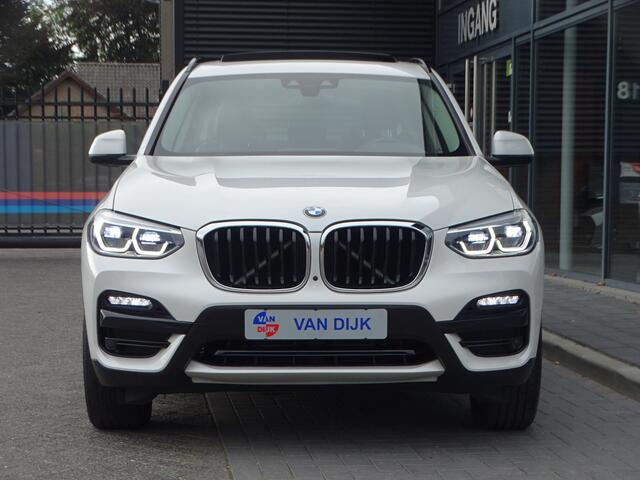 BMW X3 xDrive30e Elek-Trekhaak Pano.dak Head-Up Elek.Stoelen Driv.Ass. Park.plus Sportstoelen 18''LM Velgen