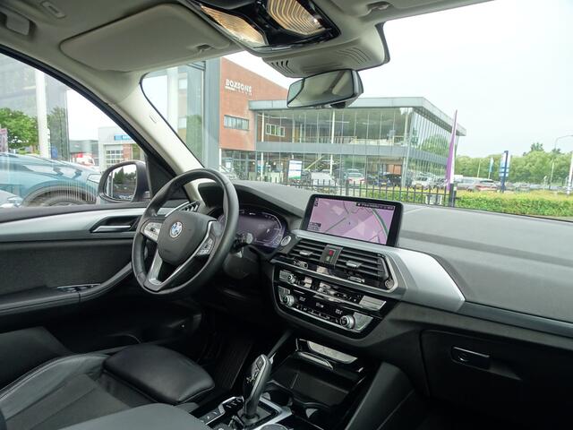 BMW X3 xDrive30e Elek-Trekhaak Pano.dak Head-Up Elek.Stoelen Driv.Ass. Park.plus Sportstoelen 18''LM Velgen