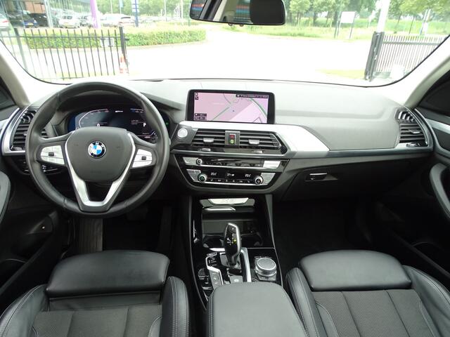 BMW X3 xDrive30e Elek-Trekhaak Pano.dak Head-Up Elek.Stoelen Driv.Ass. Park.plus Sportstoelen 18''LM Velgen