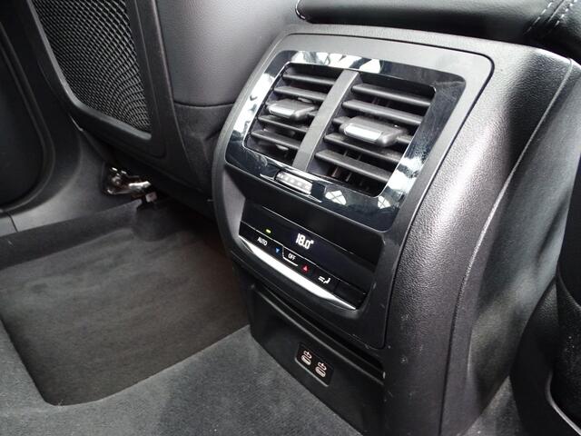 BMW X3 xDrive30e Elek-Trekhaak Pano.dak Head-Up Elek.Stoelen Driv.Ass. Park.plus Sportstoelen 18''LM Velgen