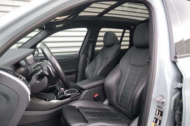 BMW X3 xDrive30e M-Sport Panorama / 360 camera / Head-Up / Trekhaak / HiFi / Blackline /