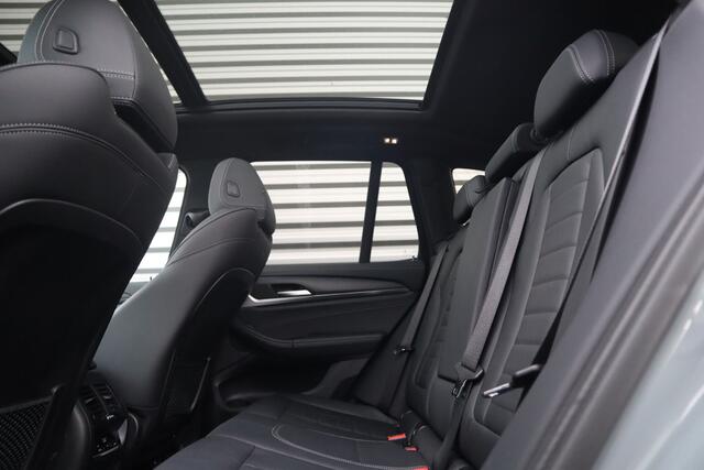 BMW X3 xDrive30e M-Sport Panorama / 360 camera / Head-Up / Trekhaak / HiFi / Blackline /