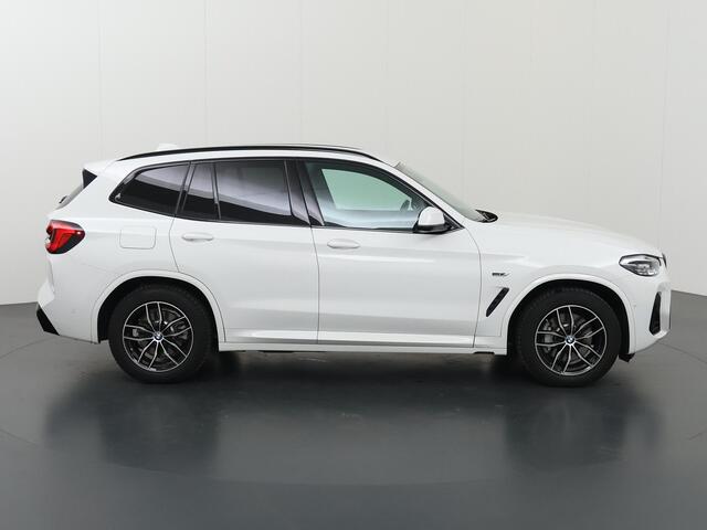 BMW X3 xDrive30e High Executive M-Sport | Navigatie | Parkeercamera | Stoelverwarming | Keyless Go | Sportstoelen | ShadowLine | Ele.kofferdeksel | Apple CarPlay/Android Auto |