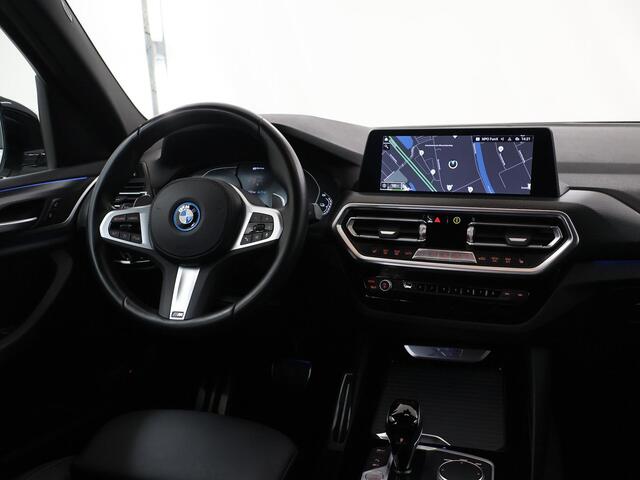 BMW X3 xDrive30e High Executive M-Sport | Navigatie | Parkeercamera | Stoelverwarming | Keyless Go | Sportstoelen | ShadowLine | Ele.kofferdeksel | Apple CarPlay/Android Auto |