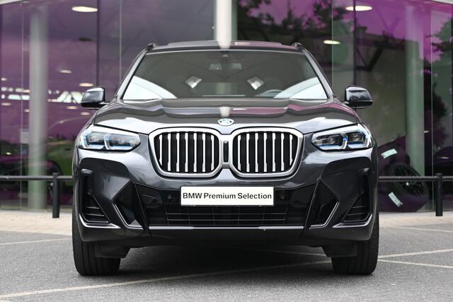 BMW X3 30e xDrive High Executive M Sport / Panoramadak / Trekhaak / Laserlight / Sportstoelen / Comfort Access / Head-Up / Stoelverwarming / BMW Live Cockpit Professional