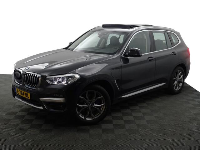 BMW X3 xDrive30e High Executive Aut- Panoramadak, Stuur/Stoelverwarming, Sfeerverlichting, Standkachel, Sport Interieur