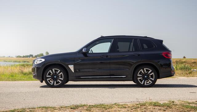 BMW X3 iX3 High Executive 80 kWh PANORAMADAK / CARPLAY / BRUIN LEER / NAVI