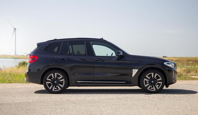 BMW X3 iX3 High Executive 80 kWh PANORAMADAK / CARPLAY / BRUIN LEER / NAVI