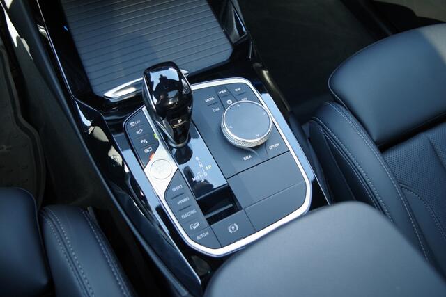 BMW X3 xDrive30e High Executive 293 PK PHEV, 360 Camera, Panoramadak, Driving As. Professional