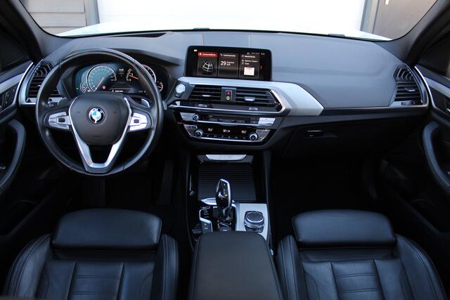 BMW X3 xDrive20i 184Pk High Executive X-Line | Panoramadak | Zwarte hemel | HUD