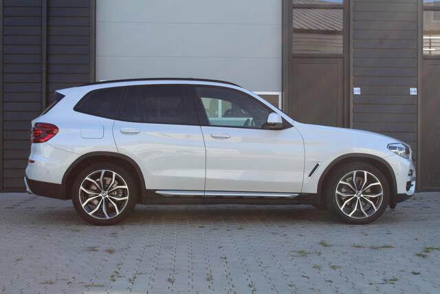 BMW X3 xDrive20i 184Pk High Executive X-Line | Panoramadak | Zwarte hemel | HUD