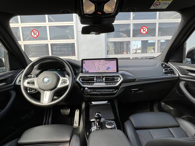 BMW X3 xDrive30e | Navigatie/Android/Apple Carplay | LM Velgen 19" | Elektrisch Glazen Panoramadak | Voorstoelen Verwarmd | Rondomzicht Camera |