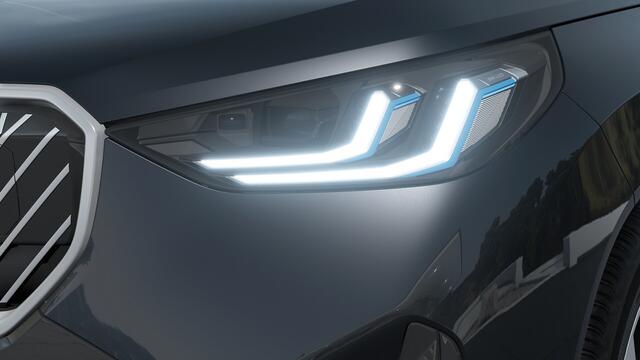 BMW X3 30e xDrive M Sport Automaat / Panoramadak / Trekhaak / Sportstoelen / Adaptieve LED / Parking Assistant Plus / M Sportonderstel / Comfort Access