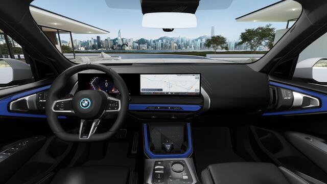 BMW X3 30e xDrive M Sport Automaat / Panoramadak / Trekhaak / Sportstoelen / Adaptieve LED / Parking Assistant Plus / Stuurverwarming / Comfort Access