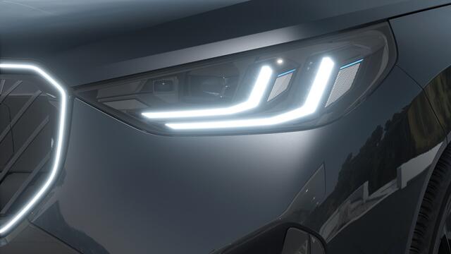 BMW X3 30e xDrive M Sport Automaat / Panoramadak / Trekhaak / Sportstoelen / Parking Assistant Plus / Adaptieve LED / Stuurverwarming