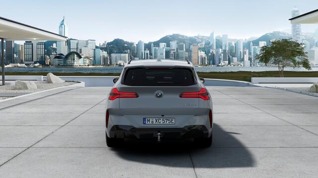 BMW X3 30e xDrive M Sport Automaat / Panoramadak / Trekhaak / Sportstoelen / Adaptieve LED / Parking Assistant Plus / Comfort Access / Stuurverwarming