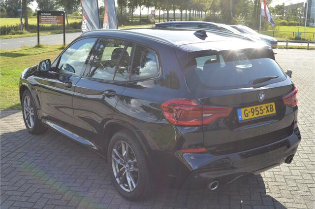 BMW X3 xDrive20i M Sport Adaptive cruise | Virtual cockpit | Elektr a.klep | Zwarte hemel | Carbon zwart | 19'' LMV