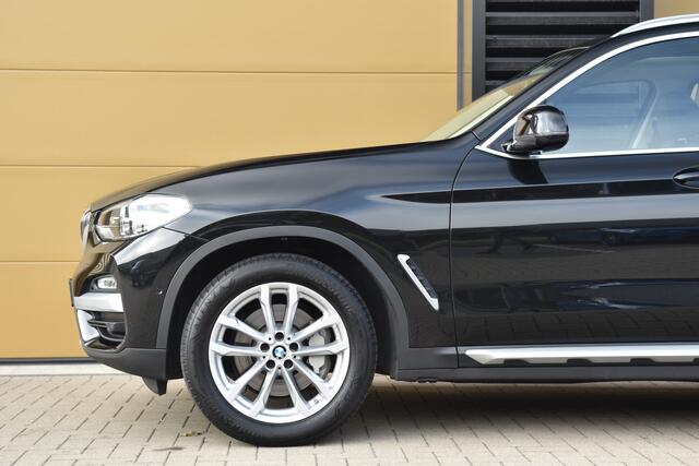 BMW X3 xDrive30i High Executive * Panoramadak * Trekhaak * Sportstoelen * Head-up * Camera *